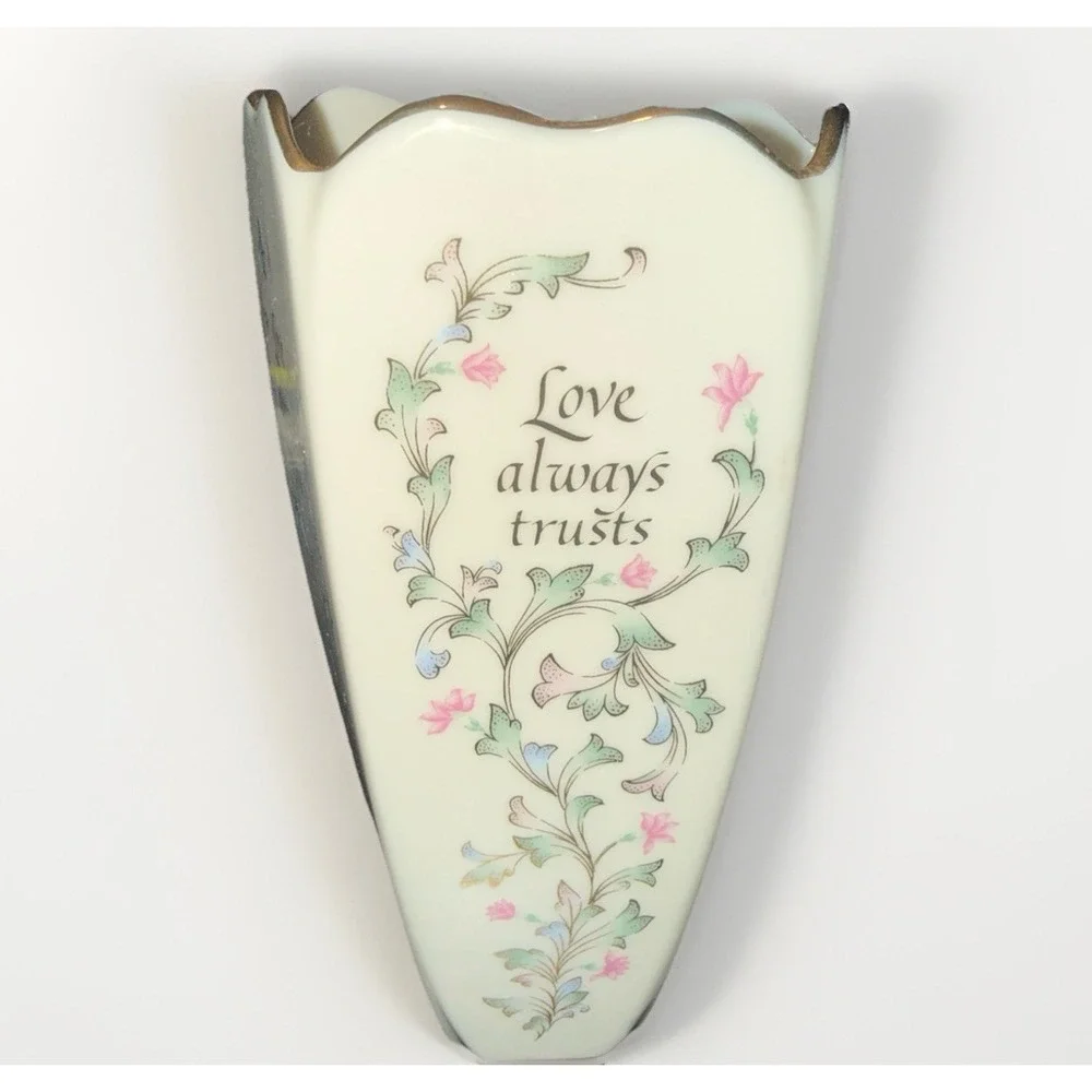 Lenox Love Is Fine China 7 Inch Vase 3083011 Ivory Gold Trim Floral 4-Sided